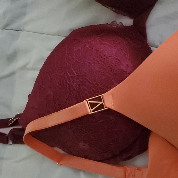 Bras - Picture 4 of 7